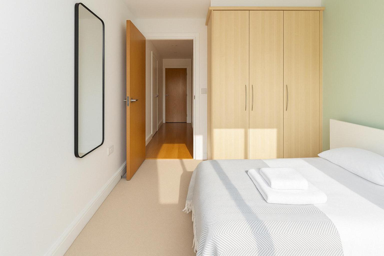 2 Bed With Balcony In Wembley * Londra